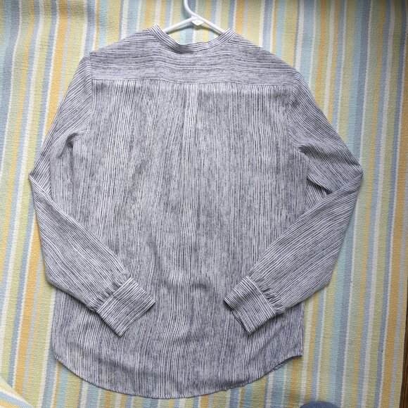 ⭐ Banana Republic button down blouse XS - Picture 10 of 12